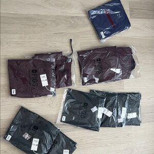 Lot Figs Scrub Set in Burgundy and Black